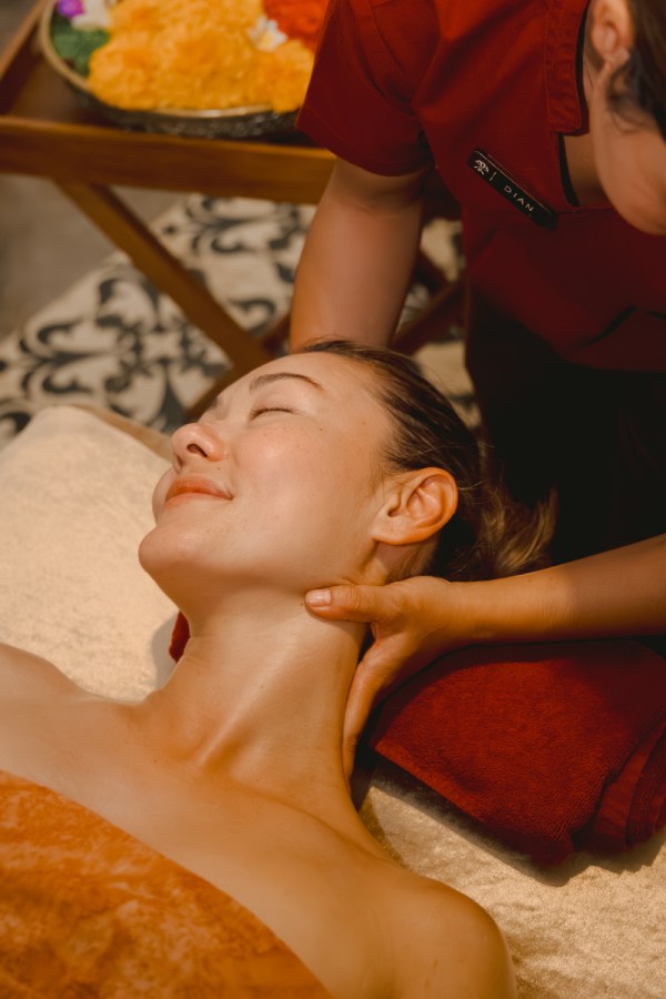 ANTI STRESS NECK & SHOULDER MASSAGE opsi 2